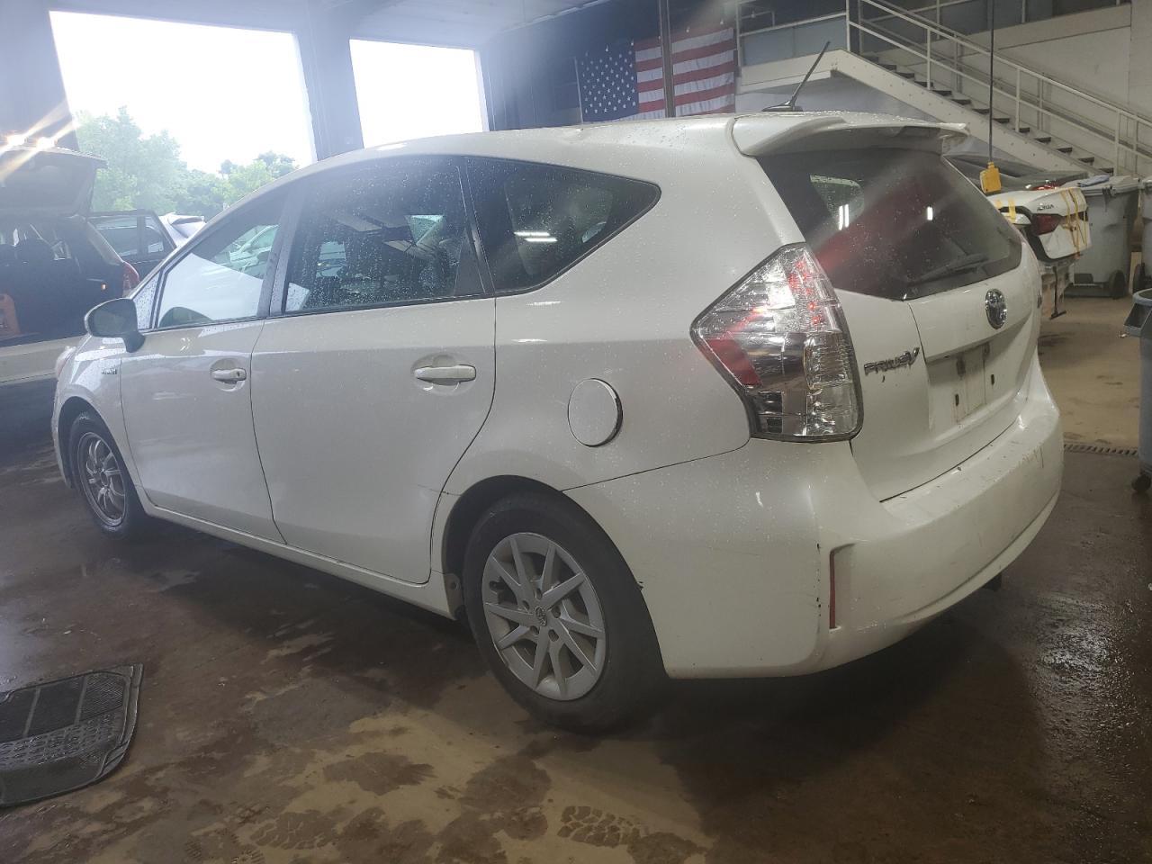 2013 Toyota Prius V - Фото 2