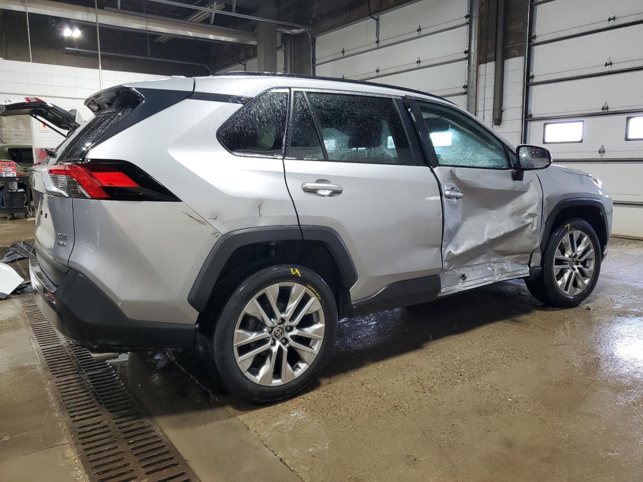 2023 Toyota Rav4 Xle Premium - Image 3