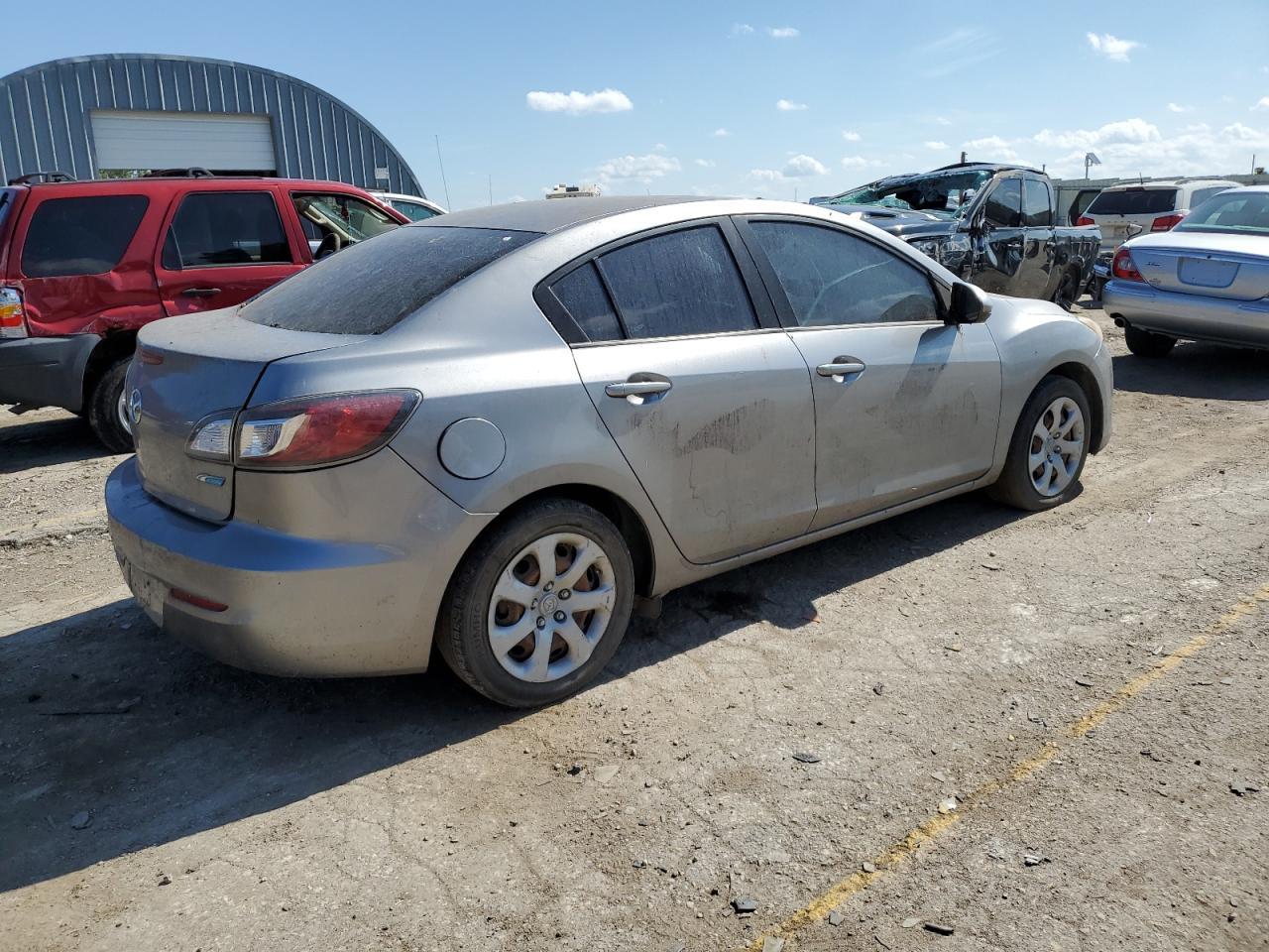2013 Mazda 3 I - Image 3