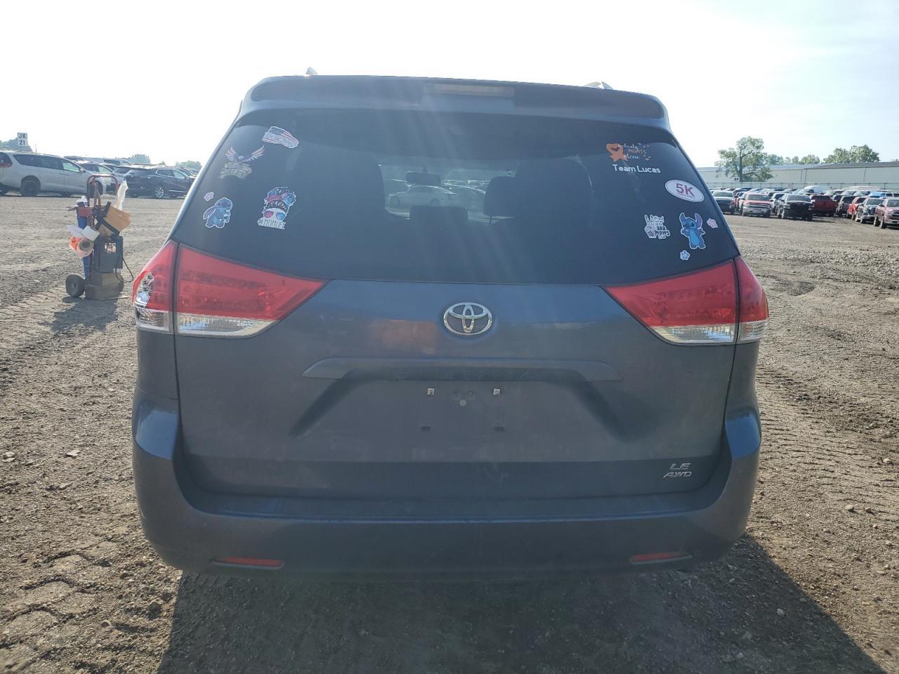 2014 Toyota Sienna Le - Image 6