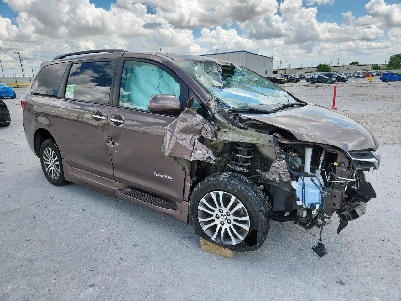 2020 Toyota Sienna Xle - Фото 4
