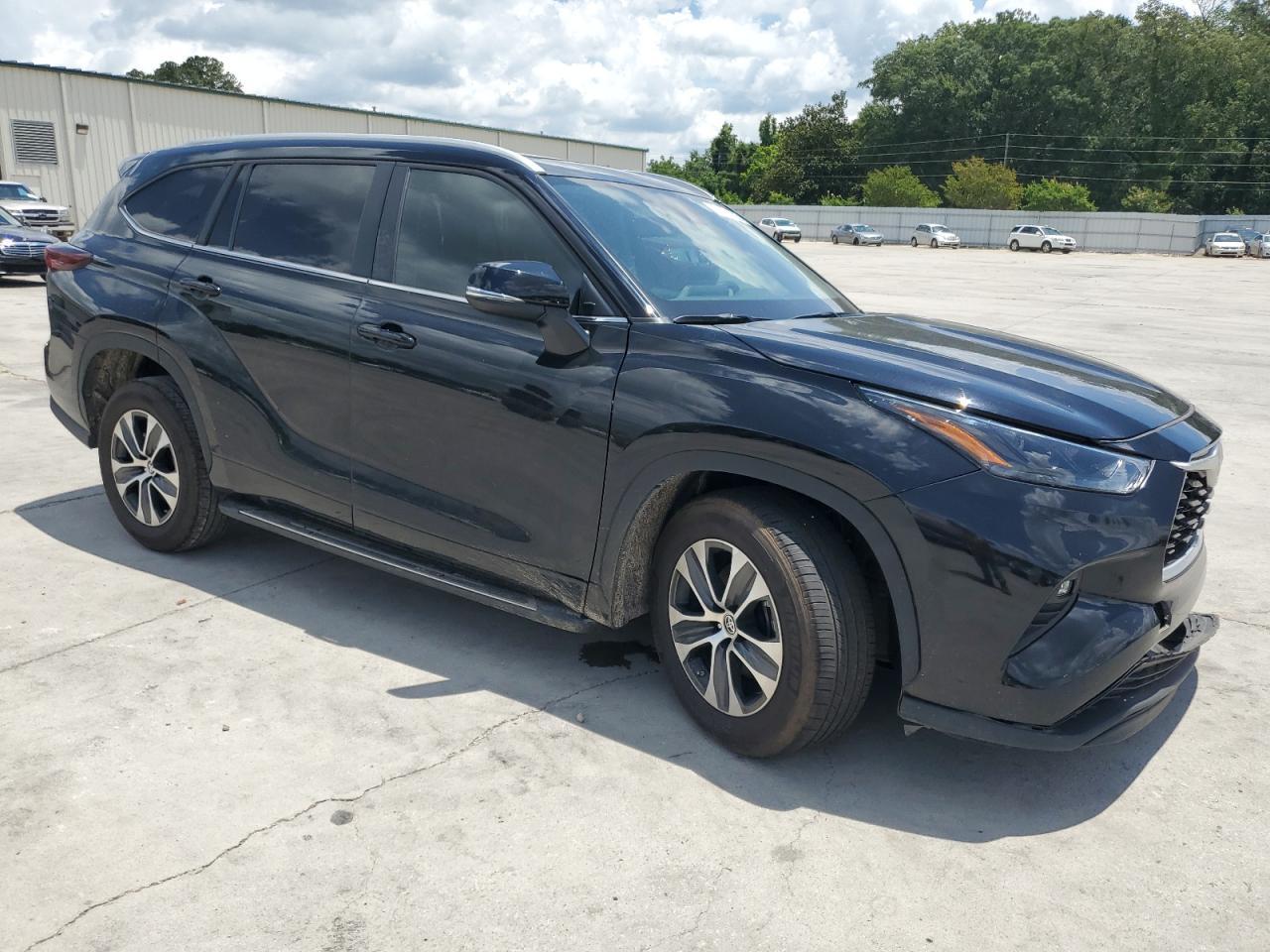 2024 Toyota Highlander Le - Image 4