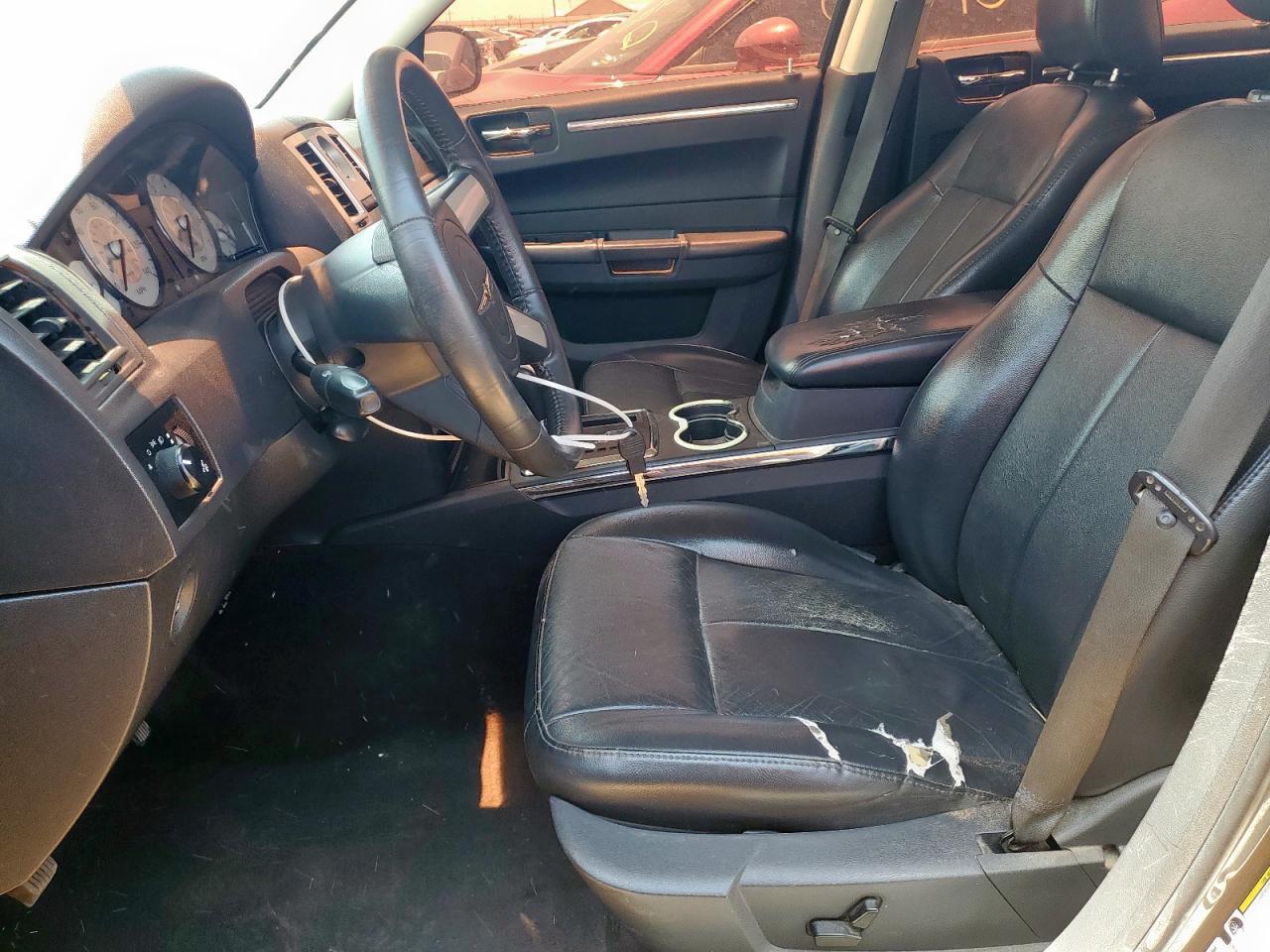 2010 Chrysler 300 Touring - Image 7