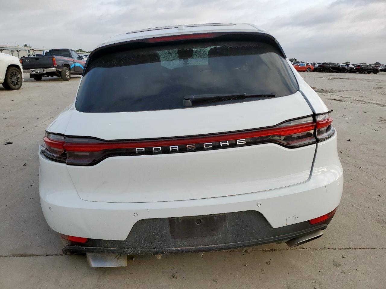 2021 Porsche Macan - Image 6