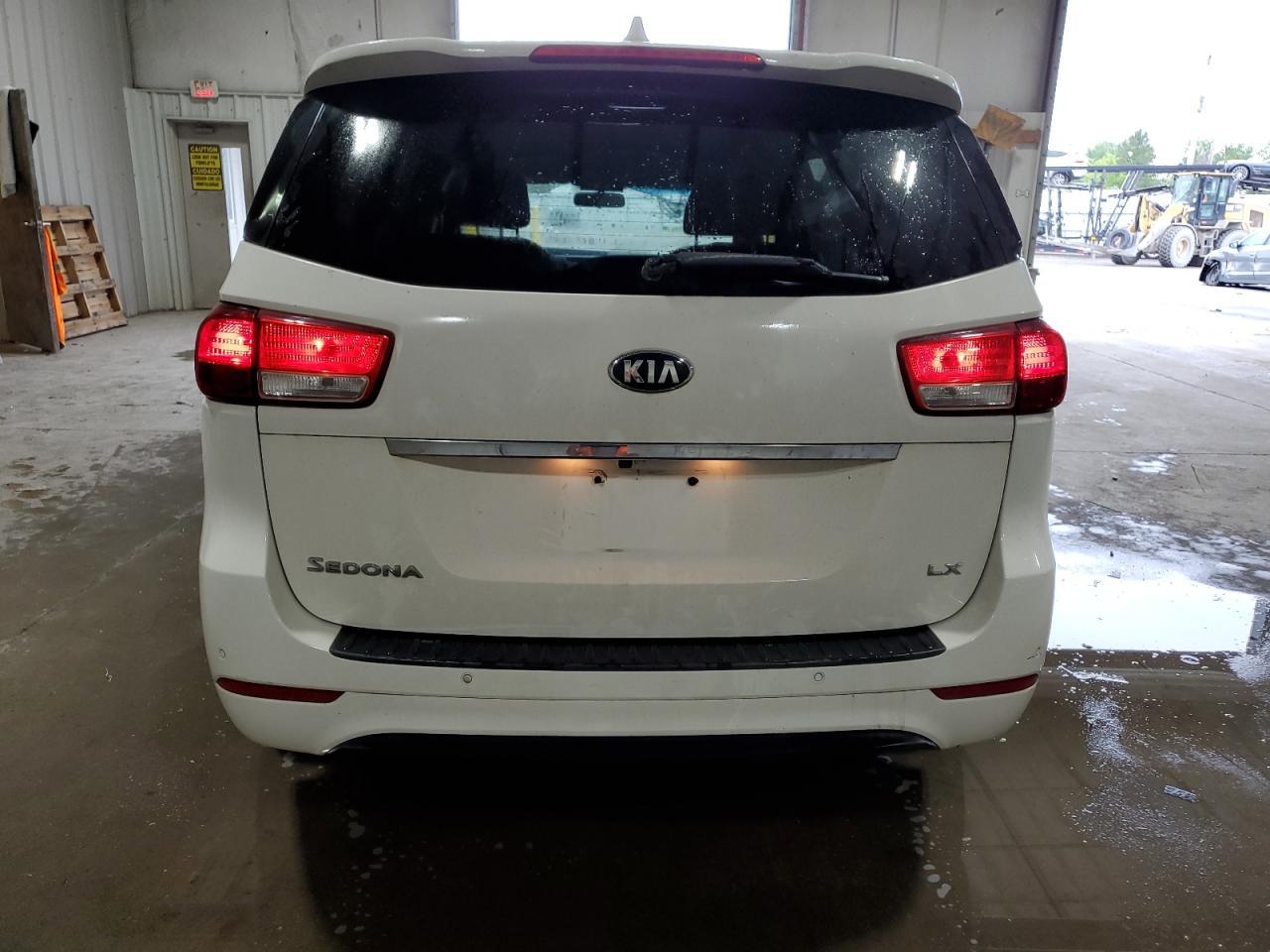 2016 Kia Sedona Lx - Image 6