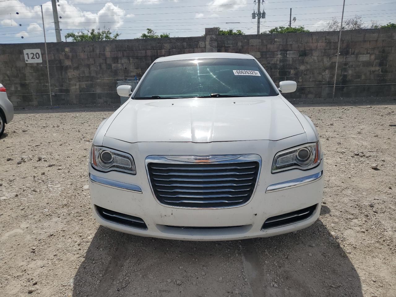 2014 Chrysler 300 - Image 5