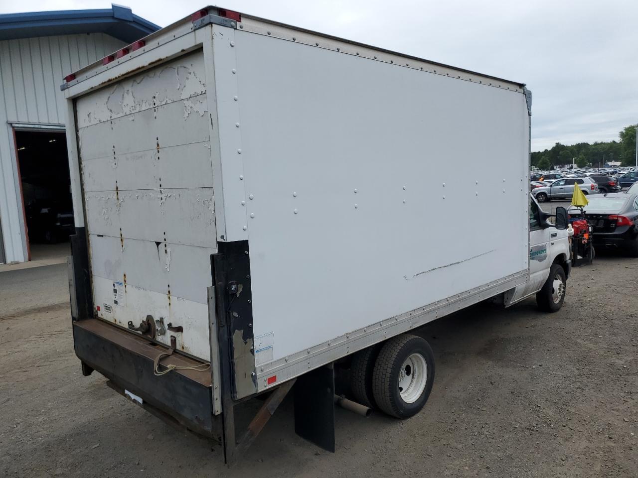 2010 Ford Econoline E350 Super Duty Cutaway Van - Image 3