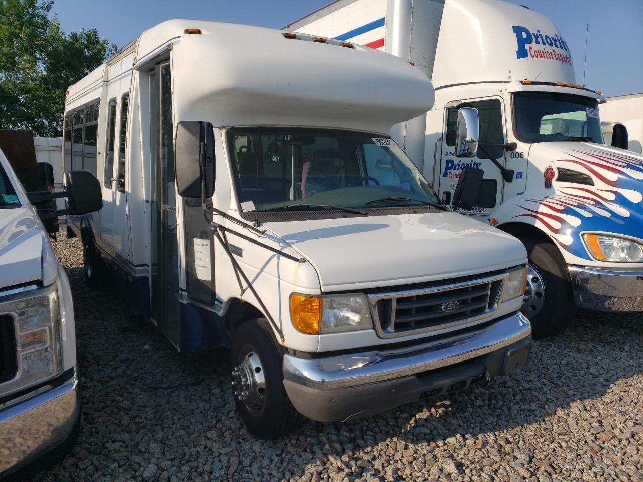 2006 Ford Econoline E450 Super Duty Cutaway Van - Фото 4