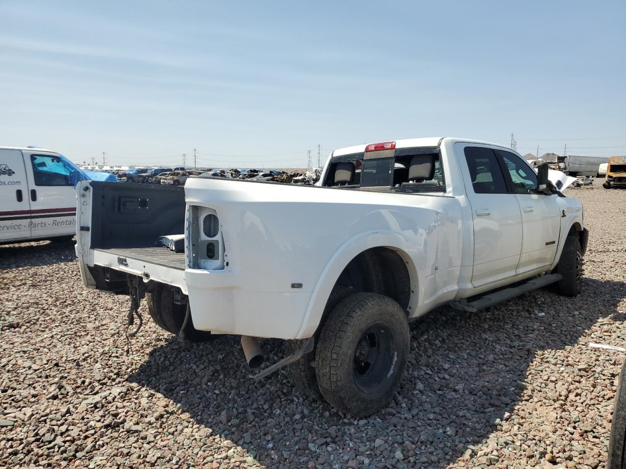 2022 Ram 3500 Laramie - Фото 3