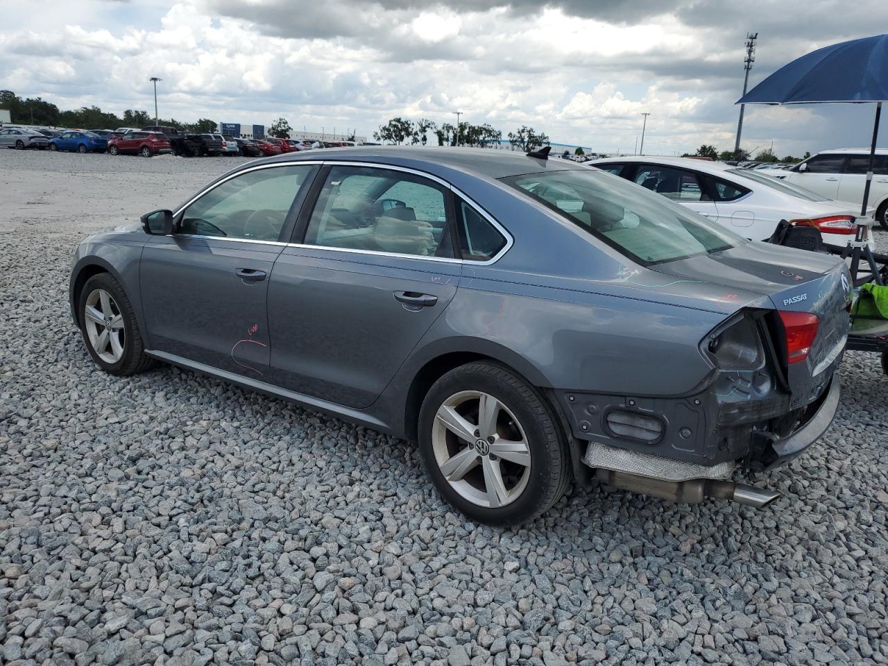 2013 Volkswagen Passat Se - Image 2