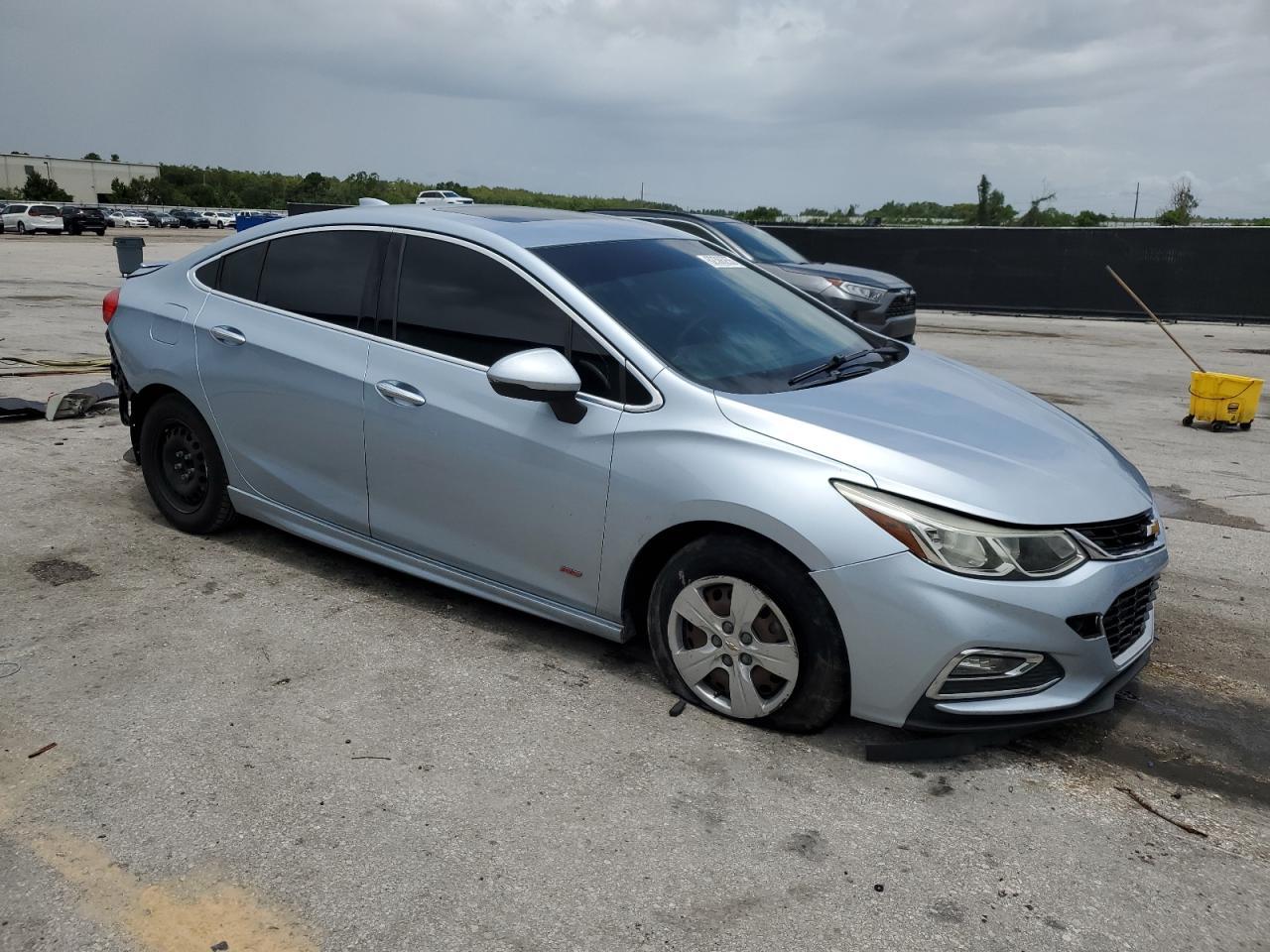 2017 Chevrolet Cruze Premier - Фото 4