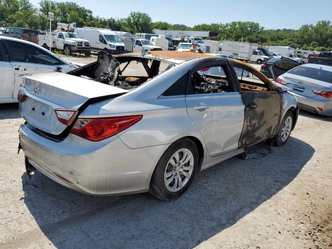 2011 Hyundai Sonata Gls - Image 3