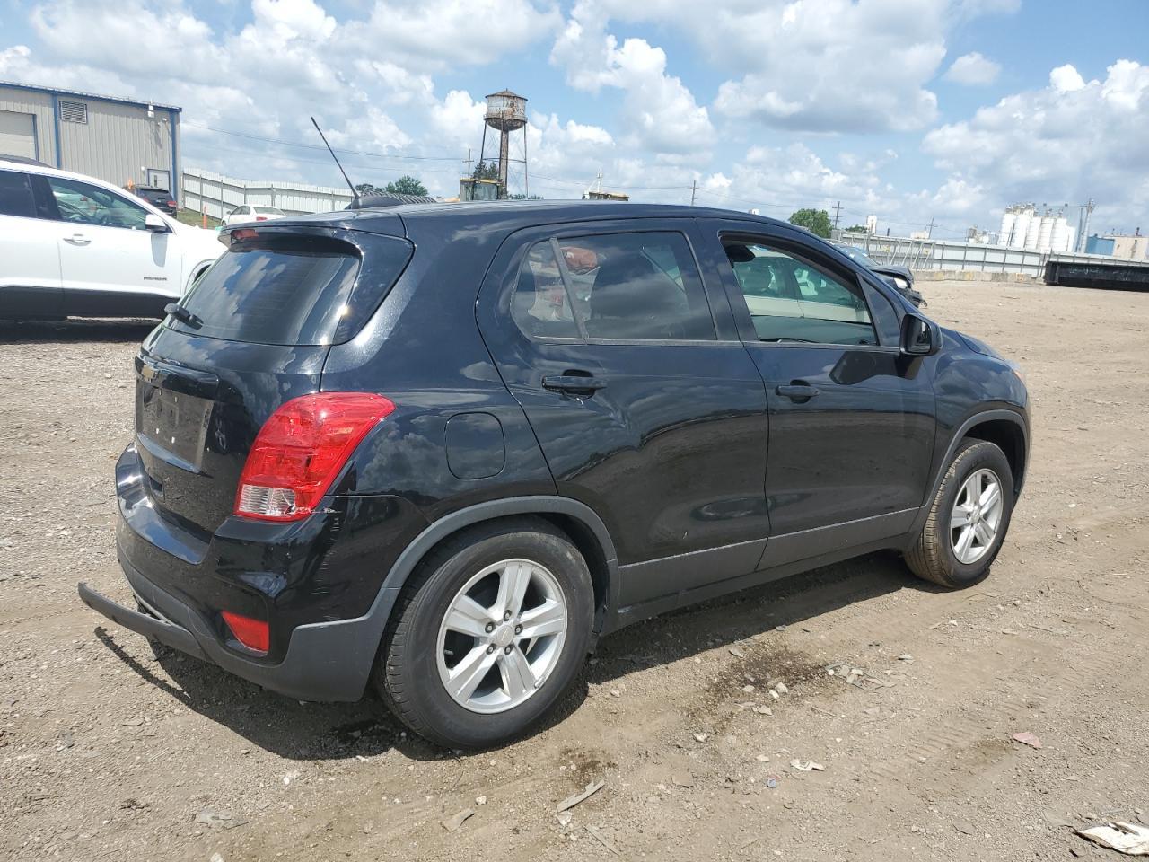 2019 Chevrolet Trax Ls - Image 3
