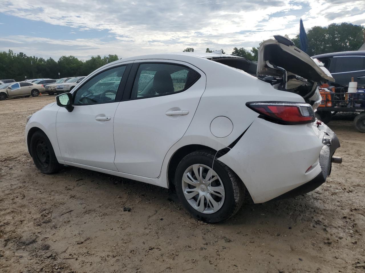 2019 Toyota Yaris L - Фото 2