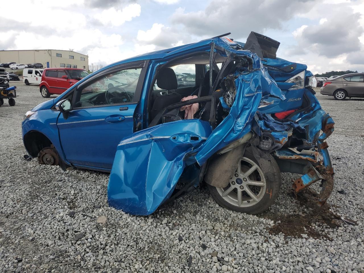 2015 Ford Fiesta Se - Image 2