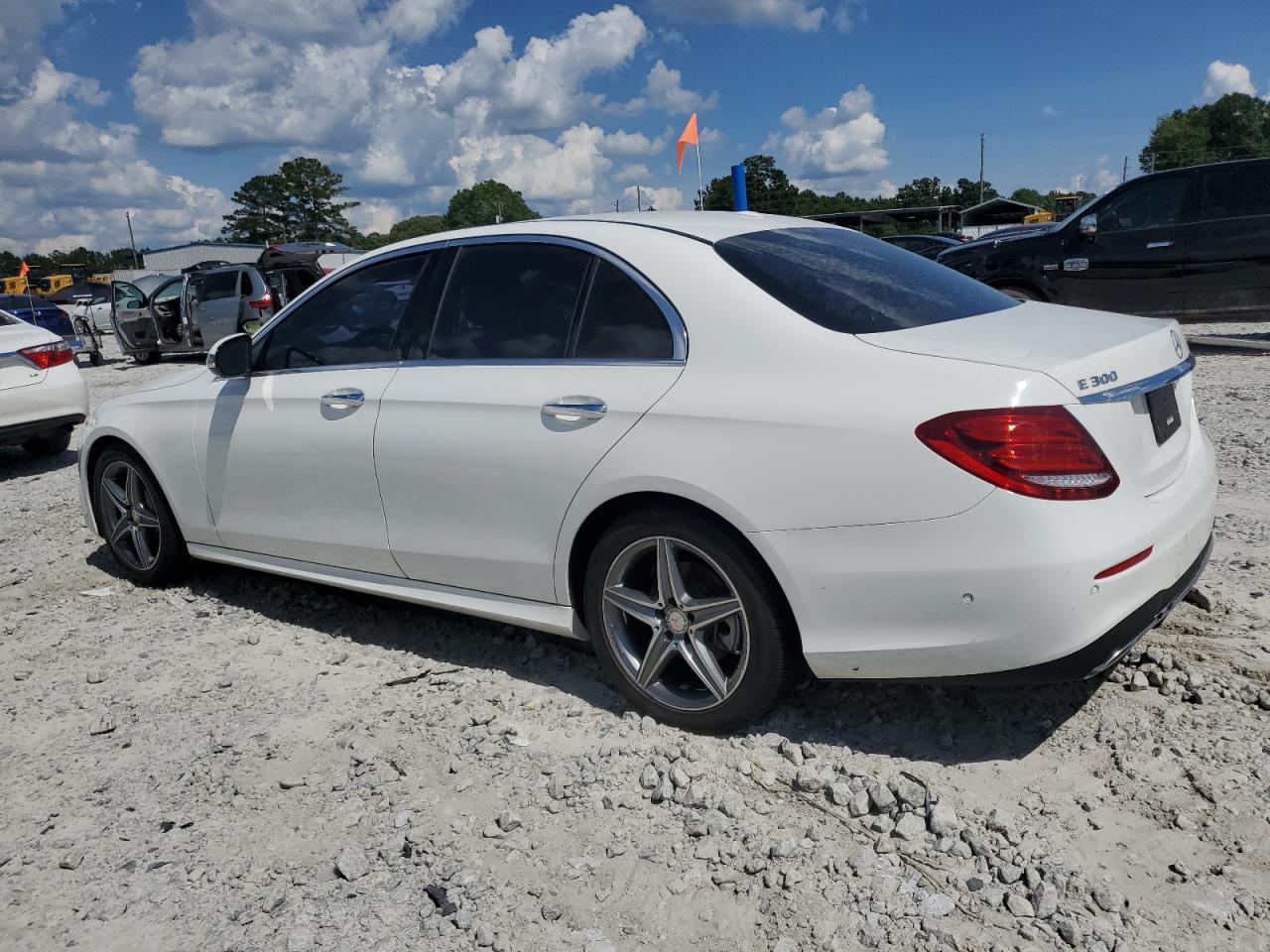2017 Mercedes-Benz E 300 - Фото 2
