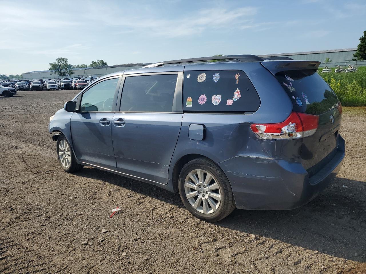 2014 Toyota Sienna Le - Image 2