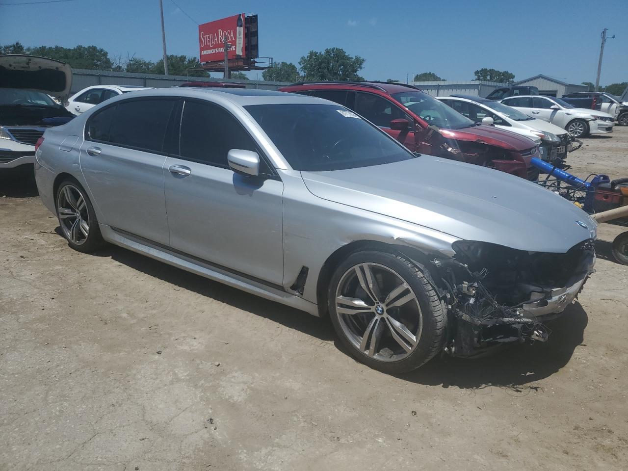 2016 BMW 750 Xi - Image 4