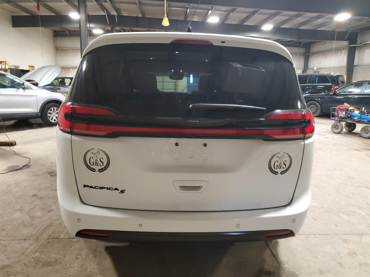 2024 Chrysler Pacifica Touring L - Image 6
