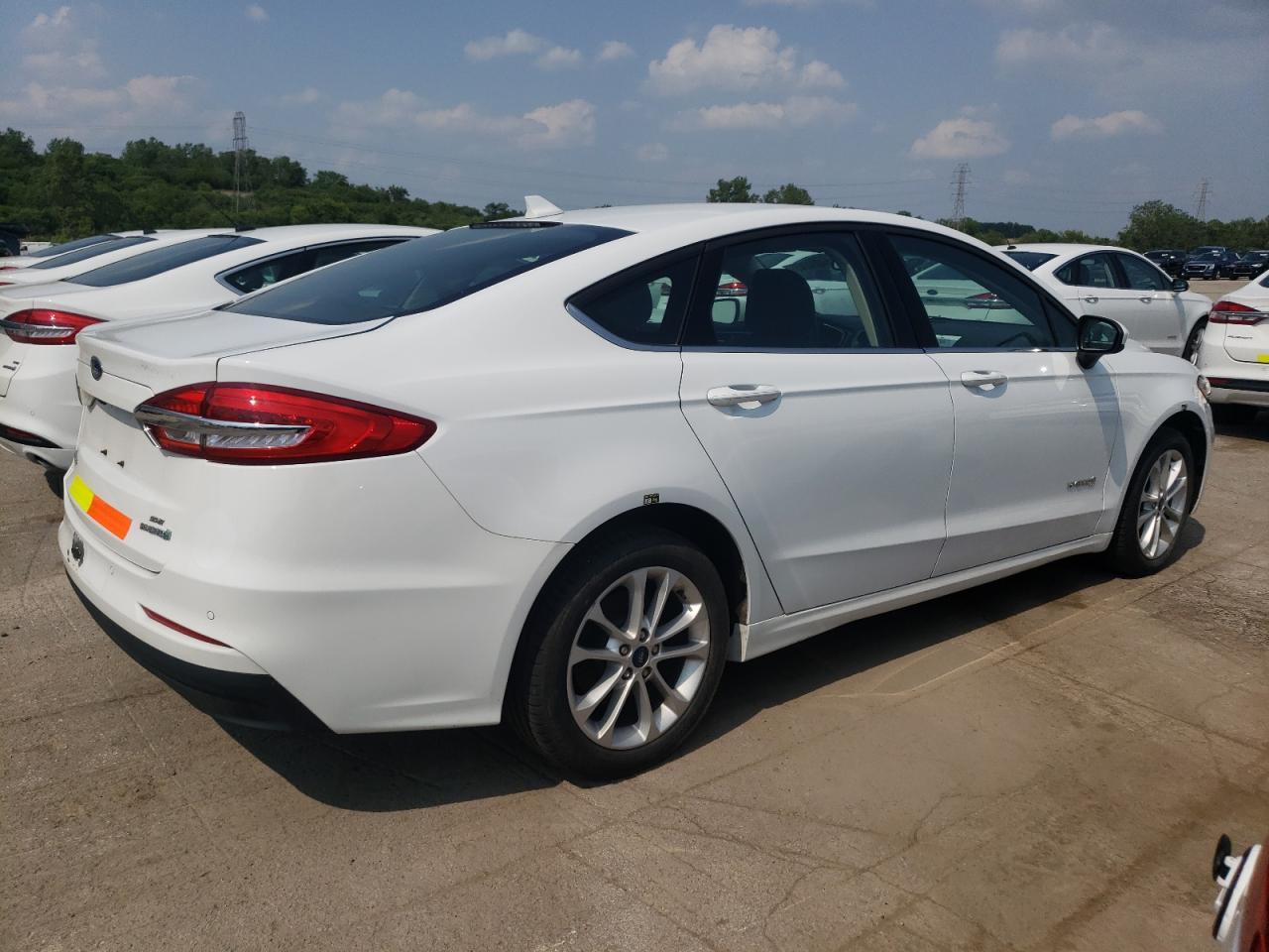 2019 Ford Fusion Se - Image 3