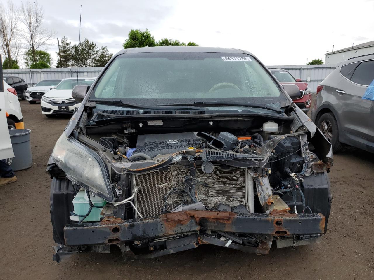 2014 Toyota Sienna Sport - Image 5