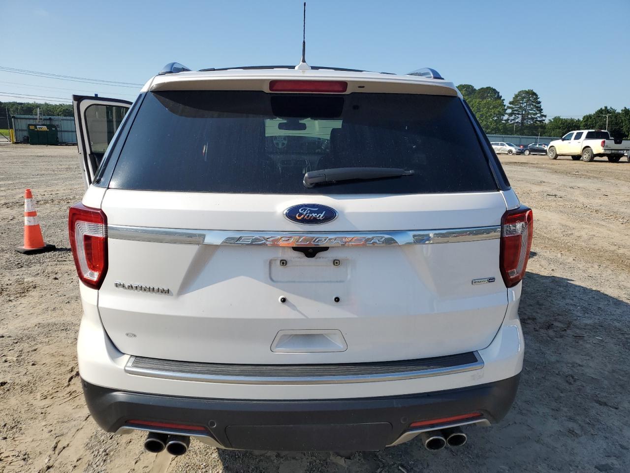 2018 Ford Explorer Platinum - Image 6