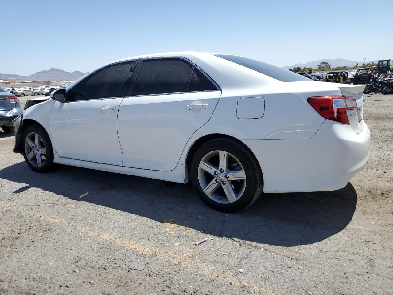 2014 Toyota Camry L - Фото 2