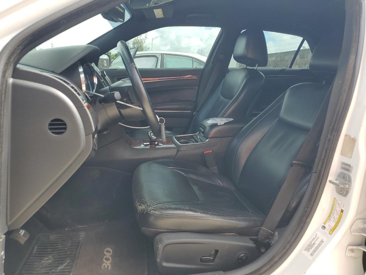 2014 Chrysler 300 - Image 7