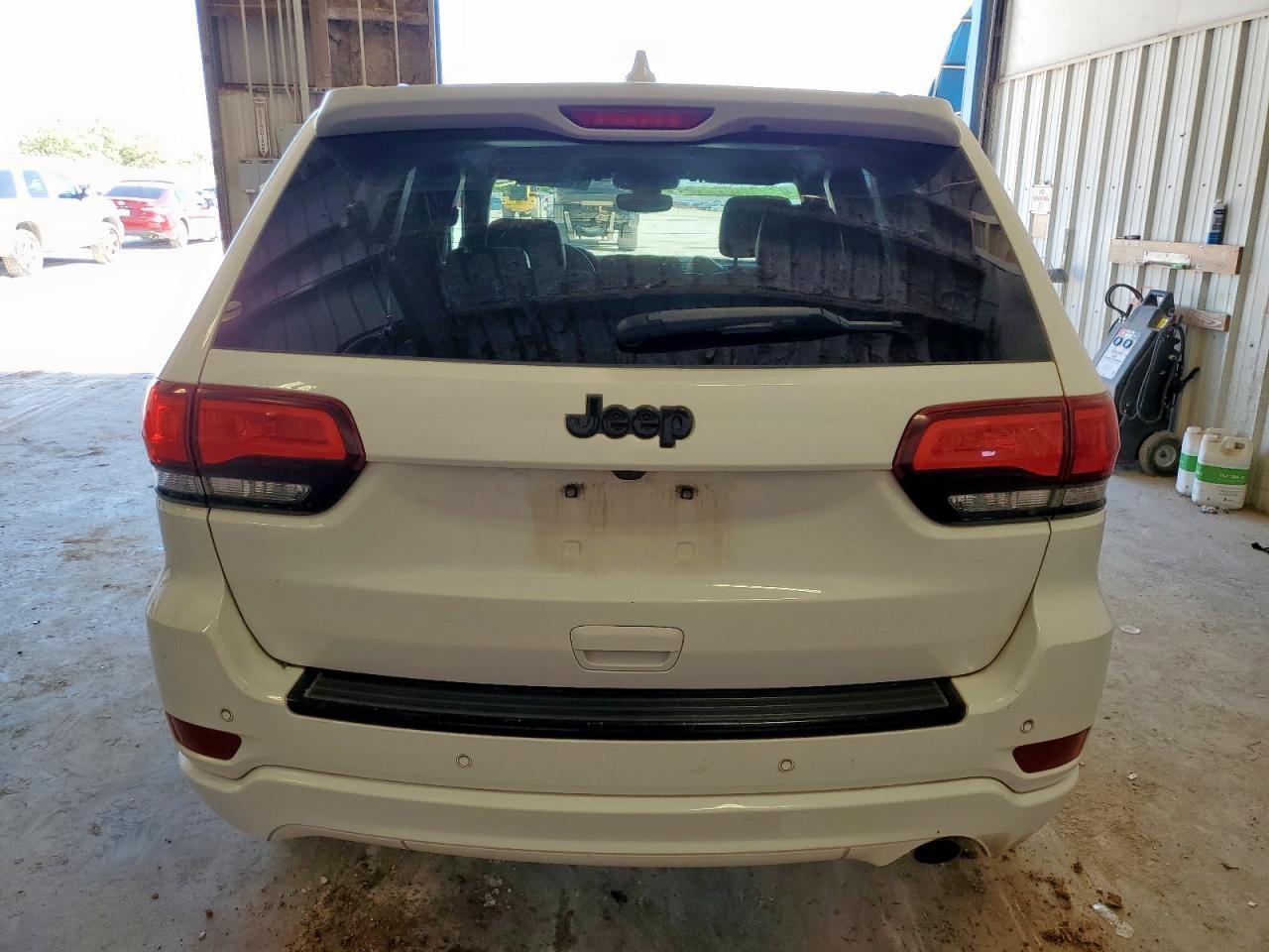 2017 Jeep Grand Cherokee Laredo - Image 6