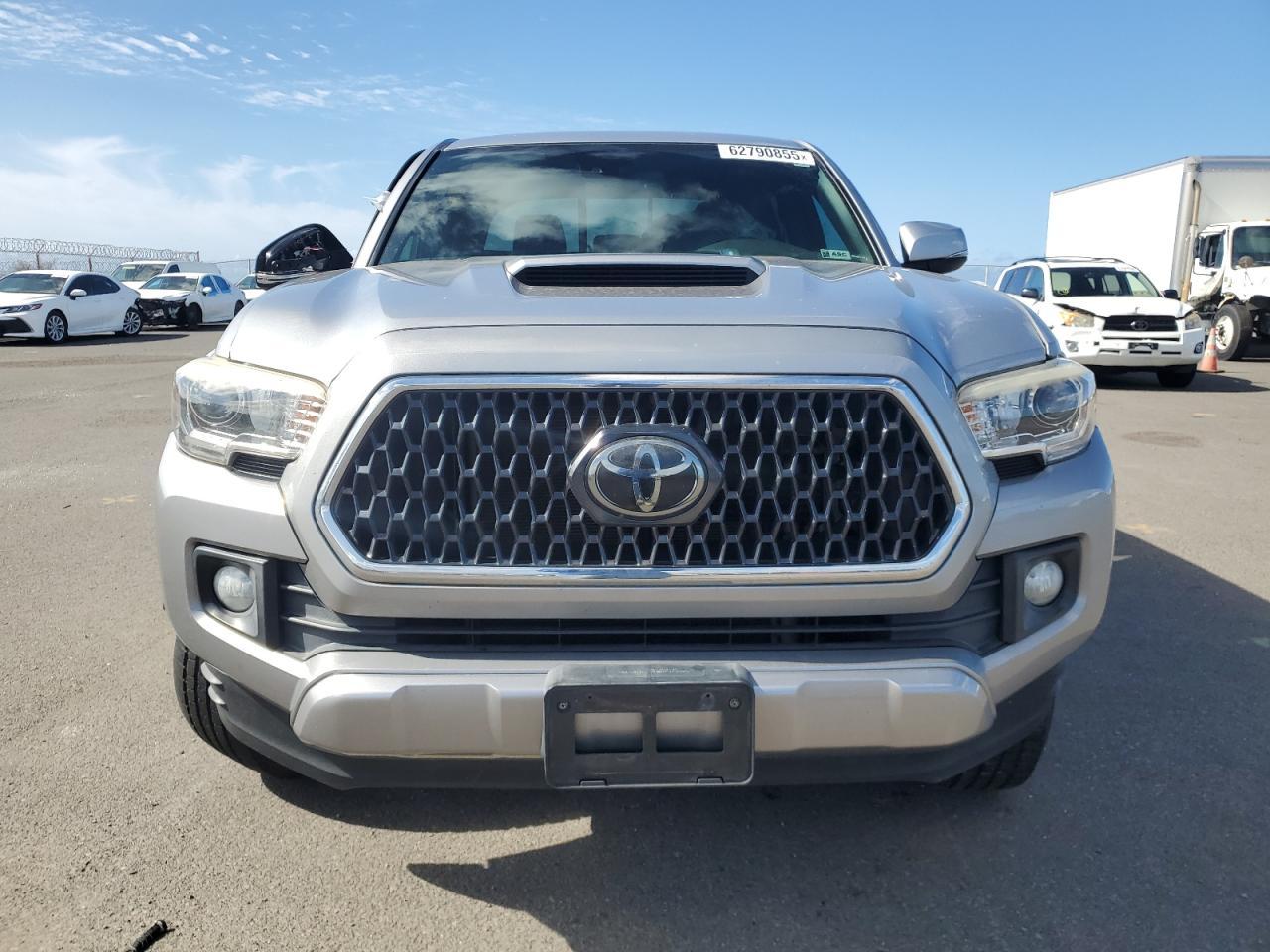 2019 Toyota Tacoma Double Cab - Image 5