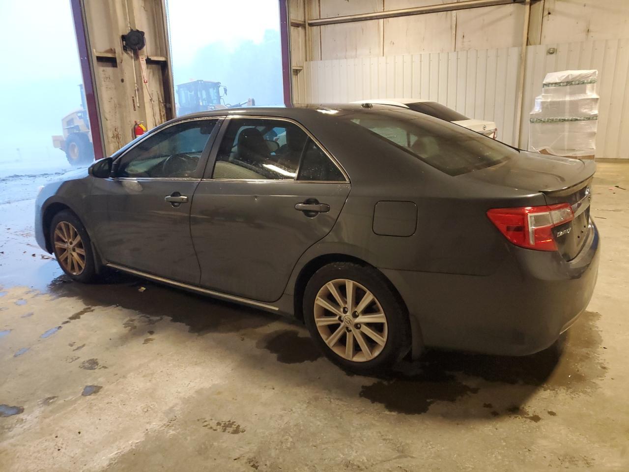 2012 Toyota Camry Base - Фото 2