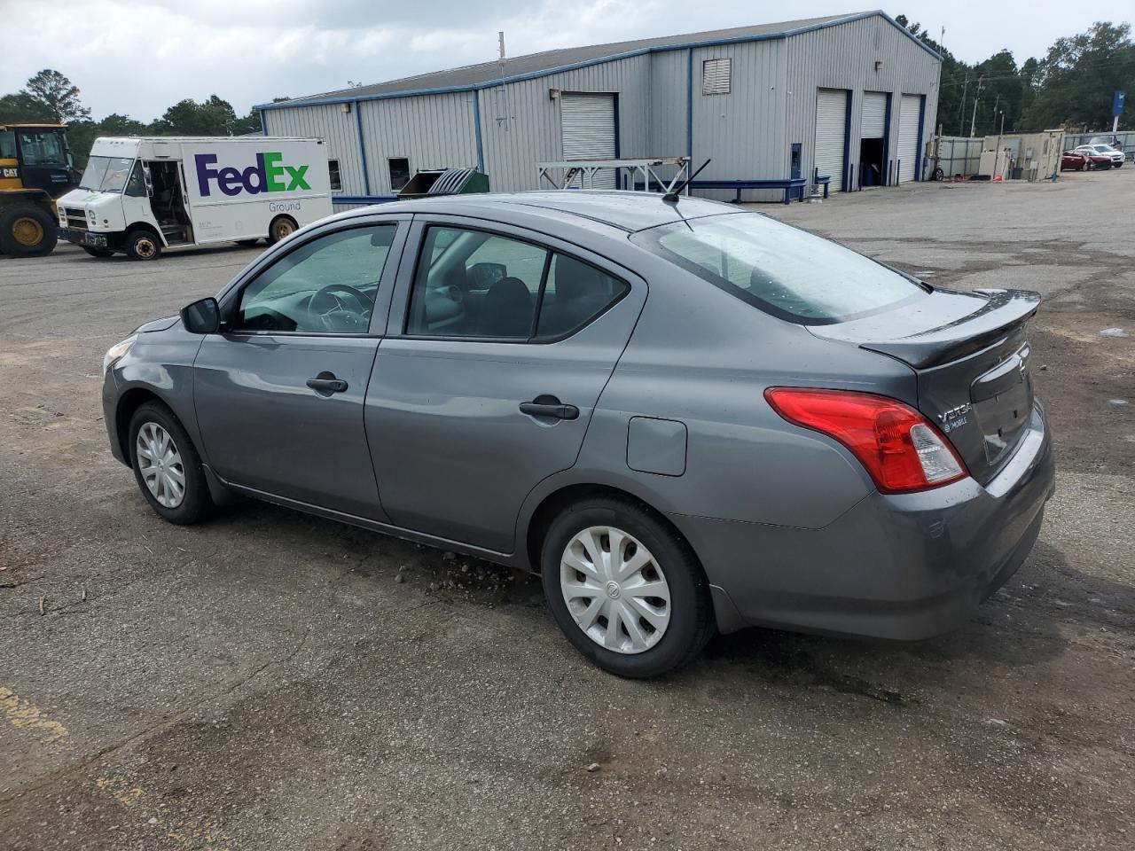 2017 Nissan Versa S - Фото 2