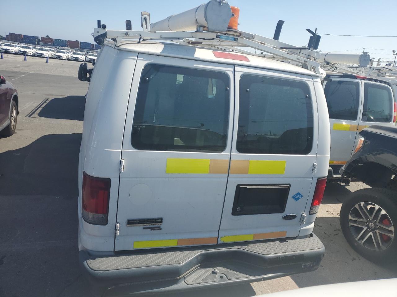2011 Ford Econoline E250 Van - Фото 6