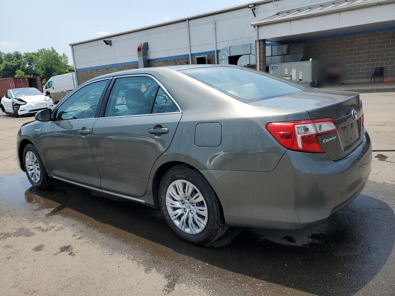 2014 Toyota Camry Hybrid - Image 2