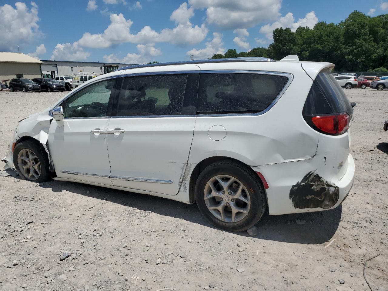 2018 Chrysler Pacifica Limited - Image 2