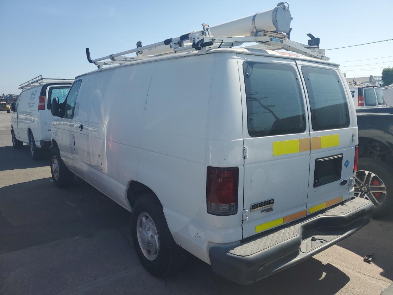 2011 Ford Econoline E250 Van - Фото 2