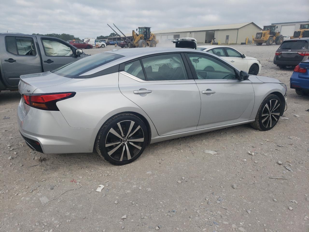 2019 Nissan Altima Sr - Фото 3