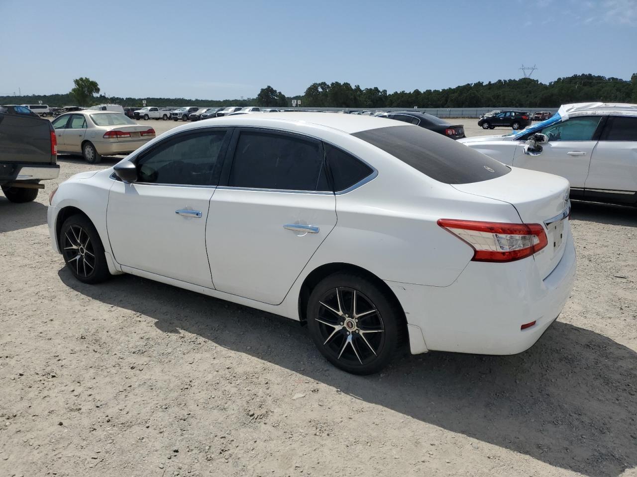 2015 Nissan Sentra S - Фото 2