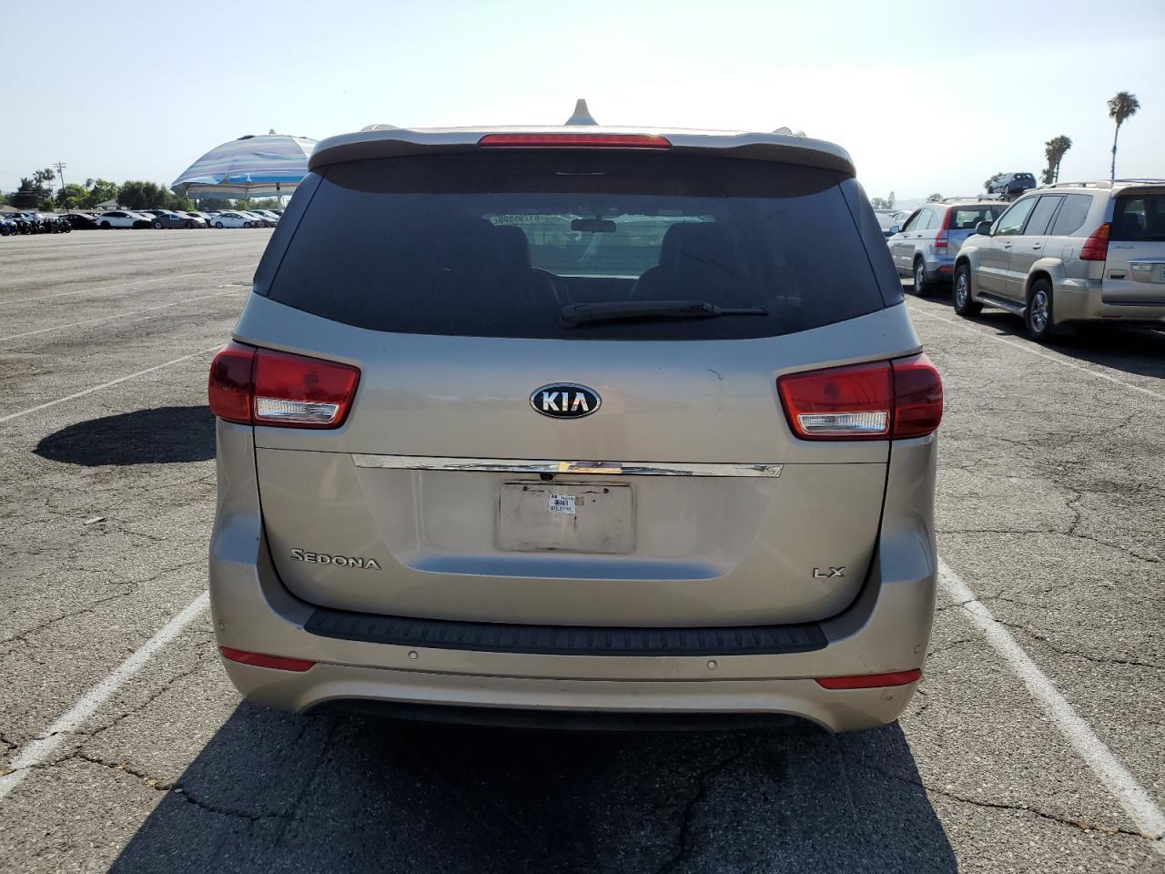 2016 Kia Sedona Lx - Image 6