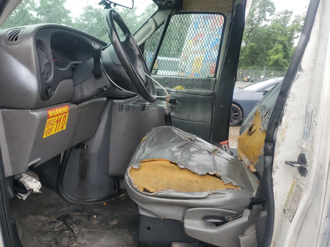 2005 Ford Econoline E350 Super Duty Van - Image 7