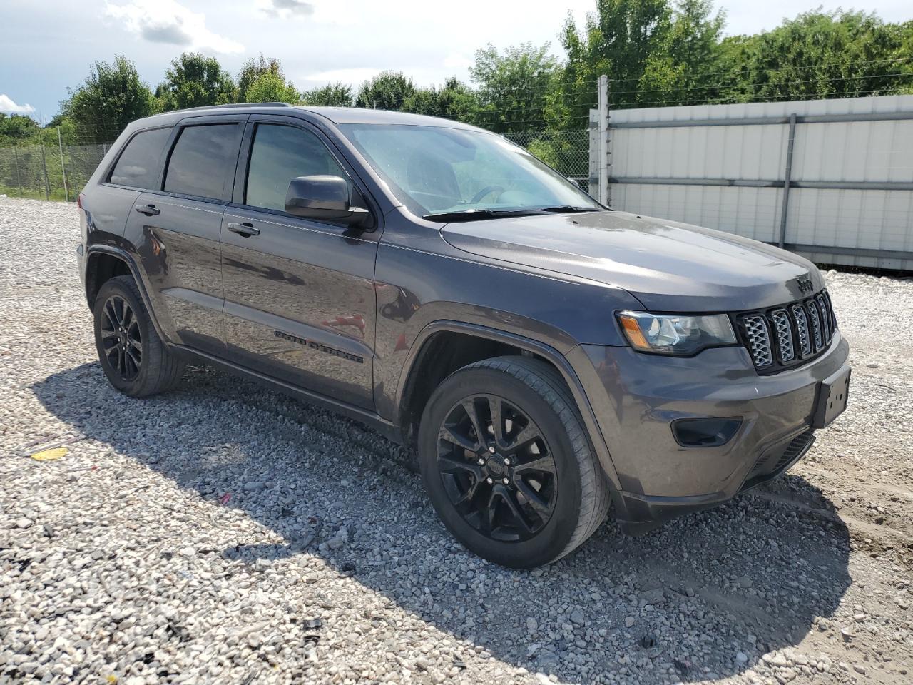 2018 Jeep Grand Cherokee Laredo - Image 4