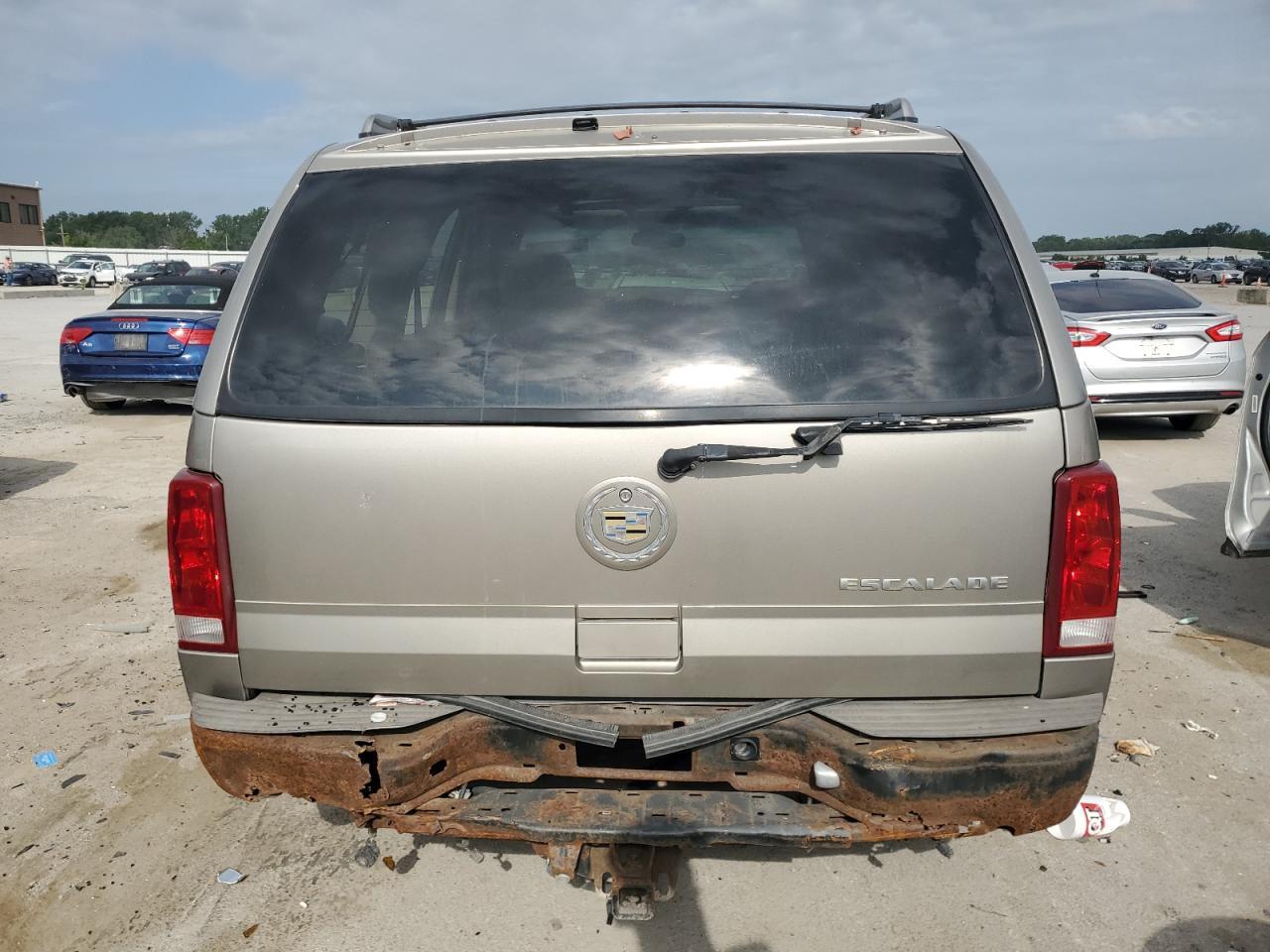 2002 Cadillac Escalade Luxury - Image 6