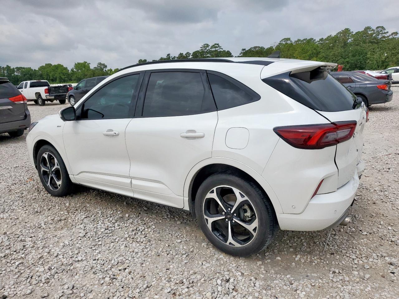 2023 Ford Escape St Line Elite - Image 2