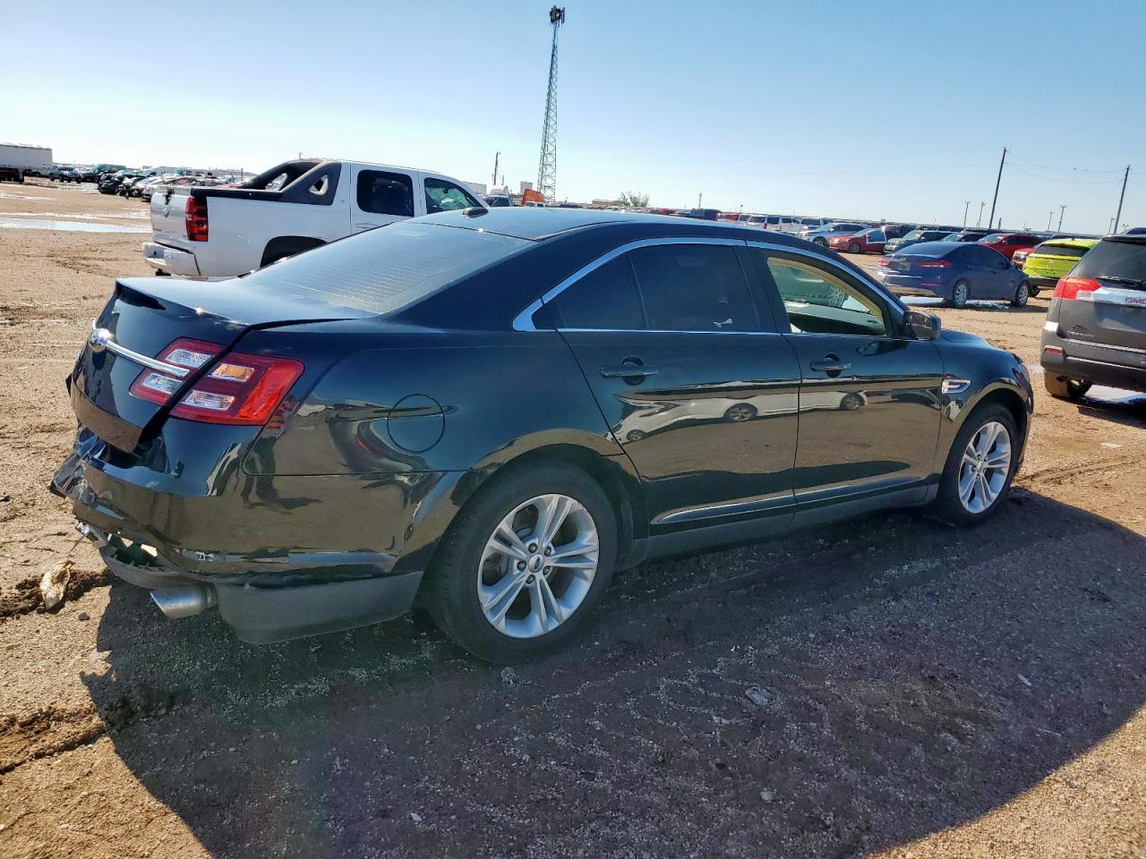 2017 Ford Taurus Se - Фото 3