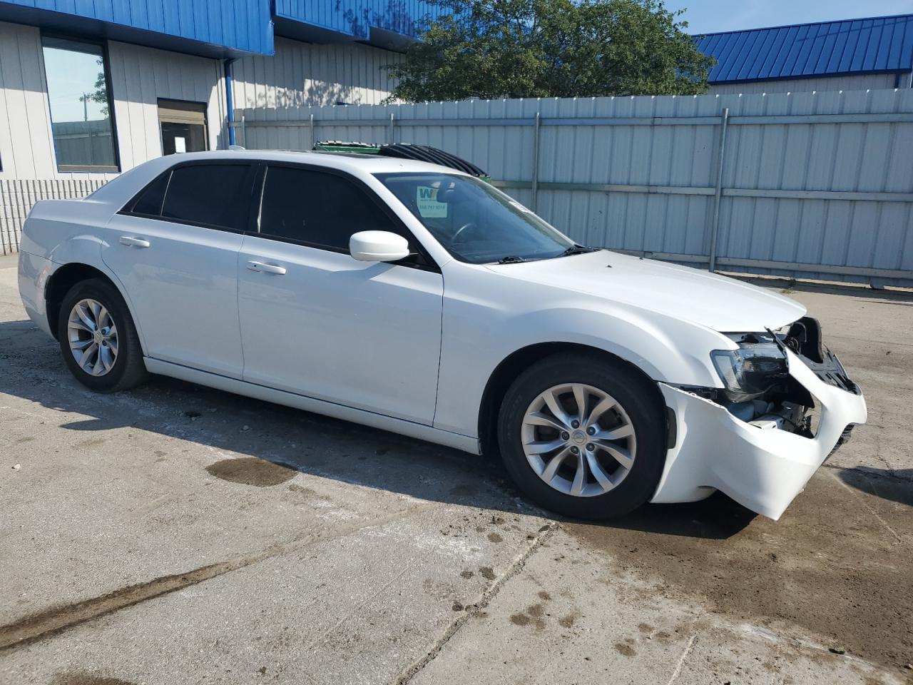 2016 Chrysler 300 Limited - Фото 4