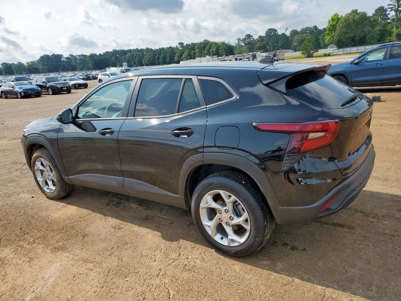 2025 Chevrolet Trax Ls - Image 2