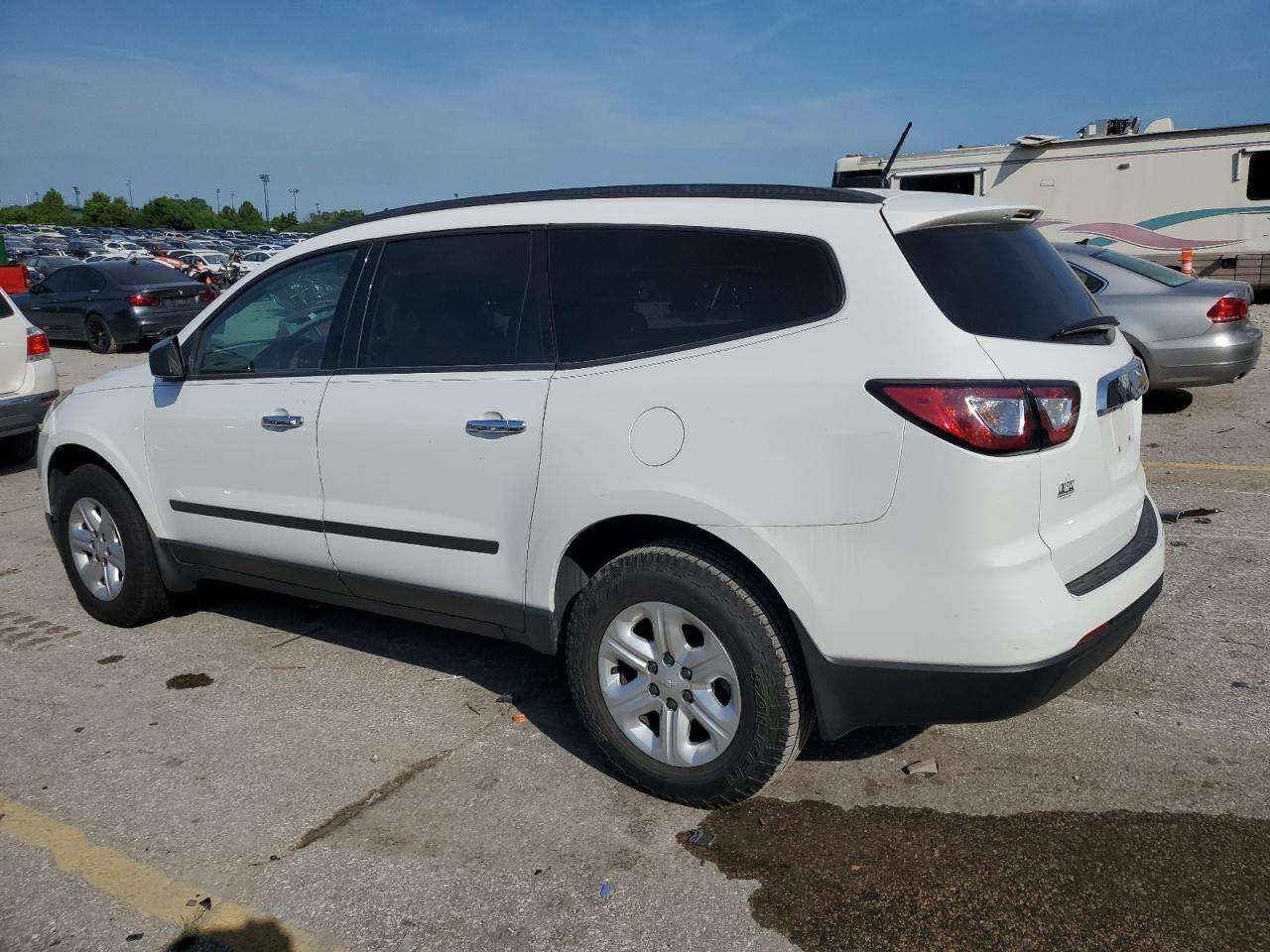2016 Chevrolet Traverse Ls - Фото 2