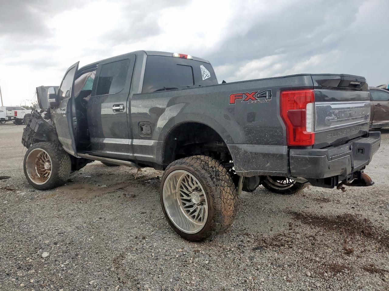 2017 Ford F250 Super Duty - Image 2