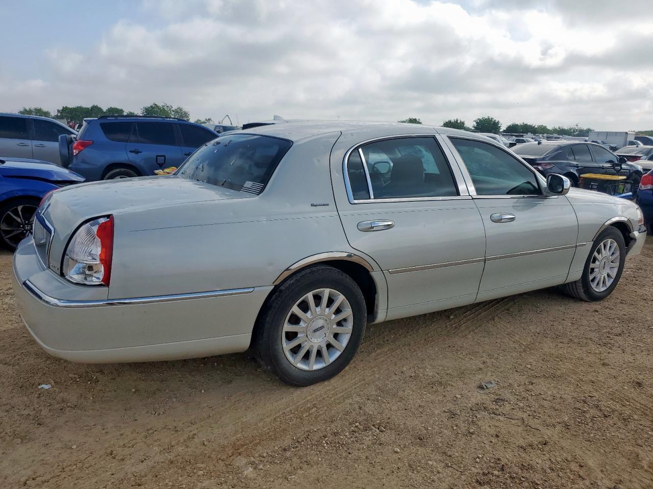 2006 Lincoln Town Car Signature - Фото 3