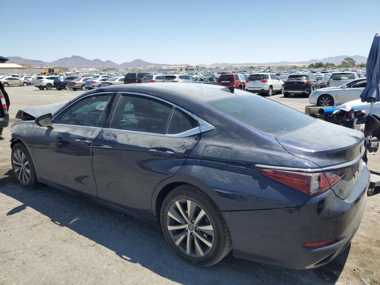 2019 Lexus Es 350 - Image 2